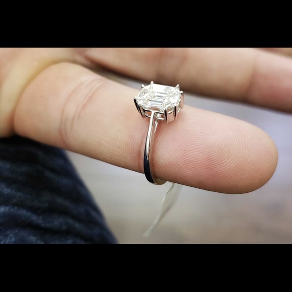 18kt Gold Emerald Engagement Ring - Picture 8 of 8